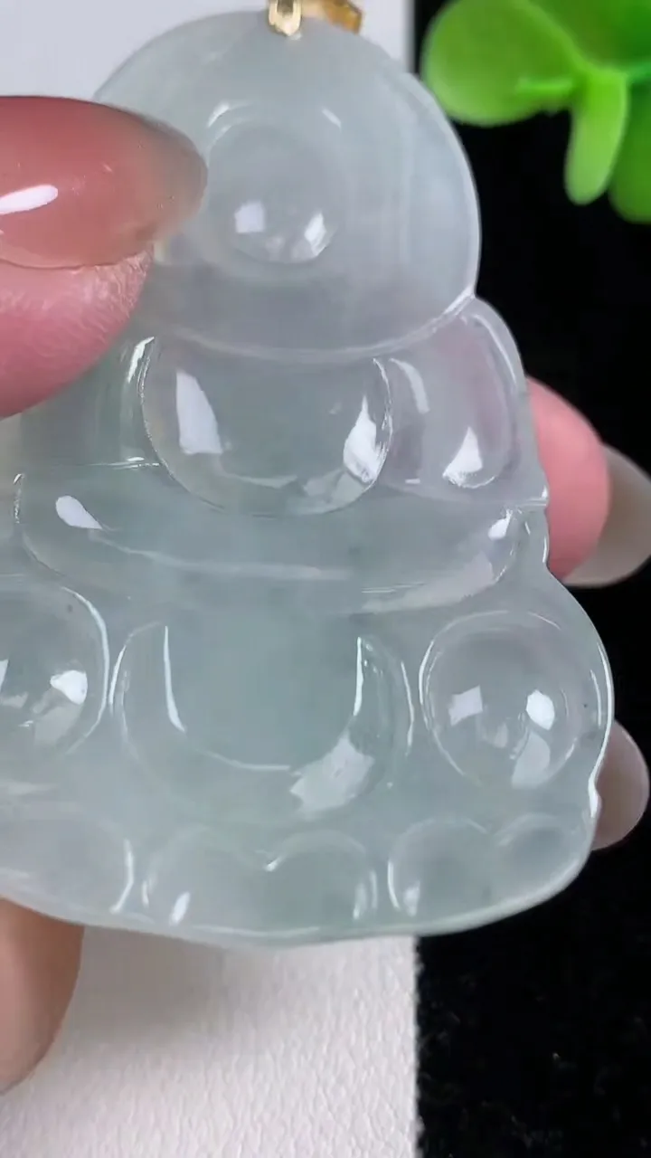 天然A货翡翠种飘花观音菩萨吊坠，尺寸59.4-36.8-4，重量:17.54g
12月14日