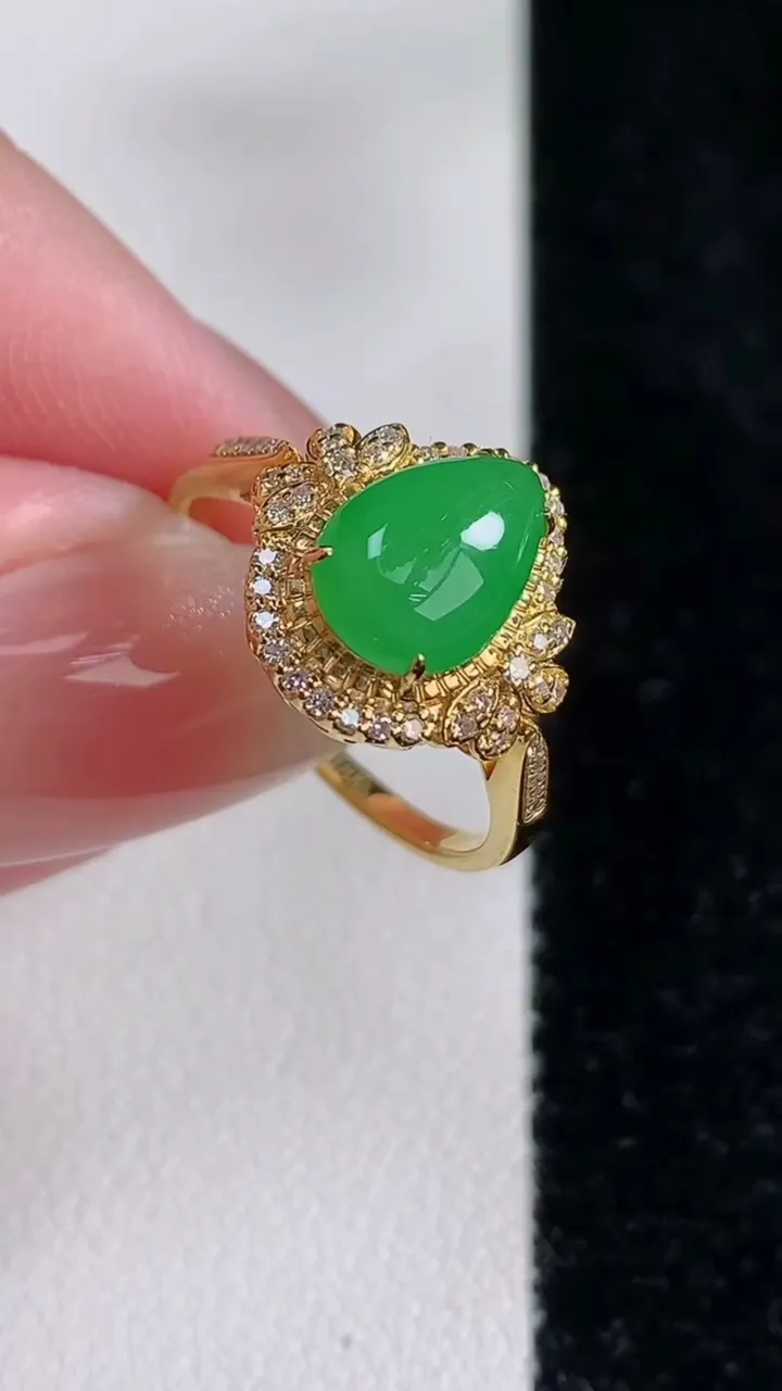 天然A货翡翠水滴戒指，尺寸17.7-9-6.5-6.7，重量:2.36g2025年12月14日
工厂