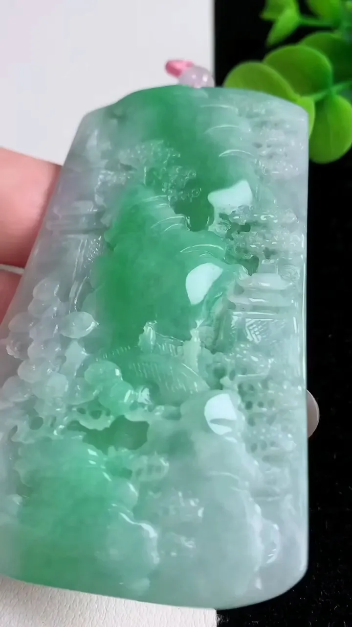 天然A货翡翠山水牌吊坠，尺寸74.8-49.8-5.6，重量:48.22g
12月14日