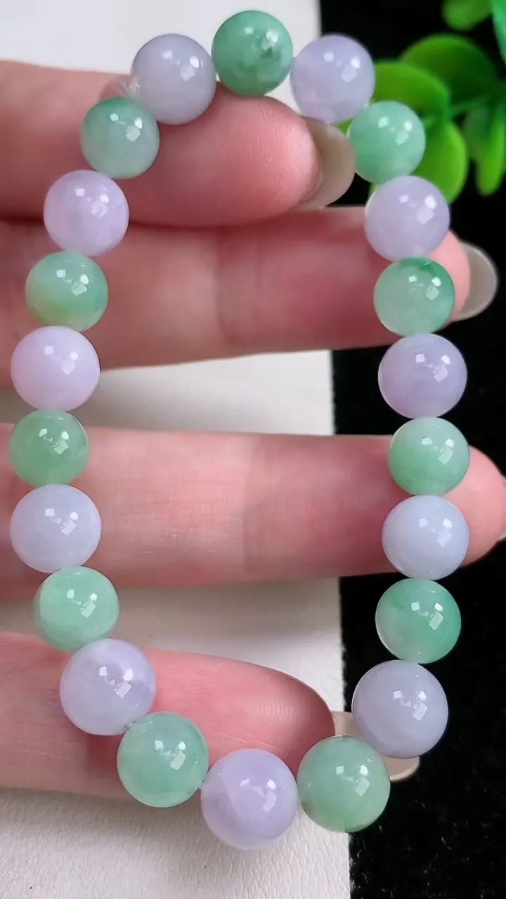 天然A货翡翠圆珠手串，尺寸8.8-22颗，重:24.93g12月14日
工厂直销收藏佳品,种好水足，色泽均匀，有种有色，上手高大气！