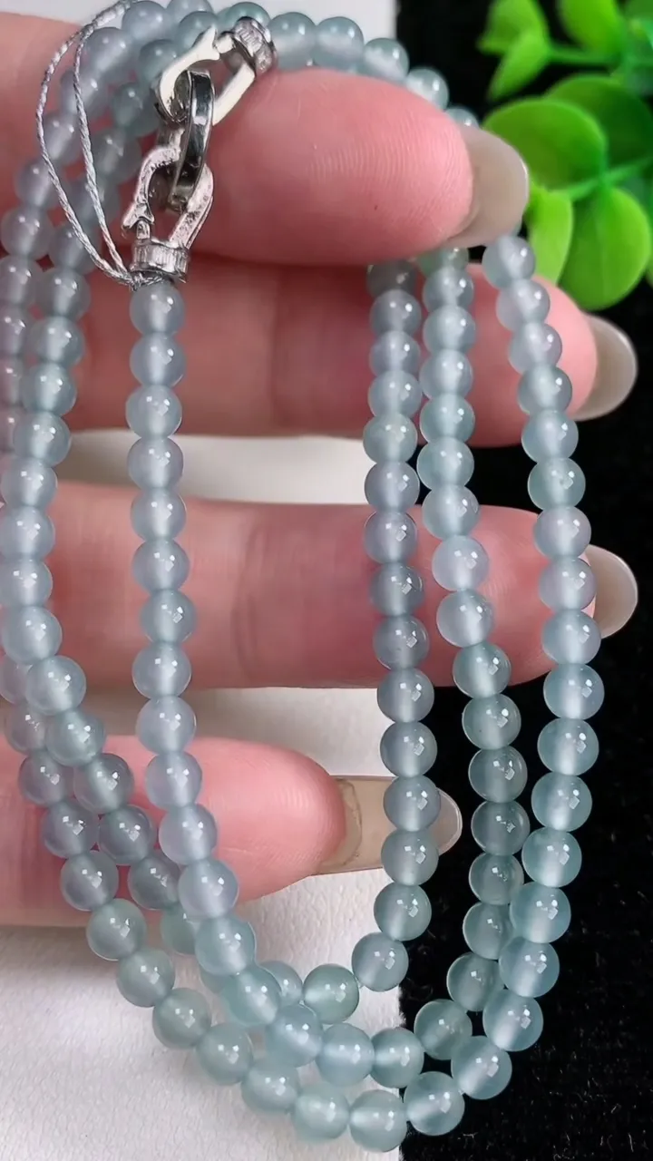 天然A货翡翠种蓝水小米珠项链，尺寸4-138颗，重量:21.30g12月14日
工厂直销收藏佳品,种好水足，色泽均匀，有种有色，上手高大气！