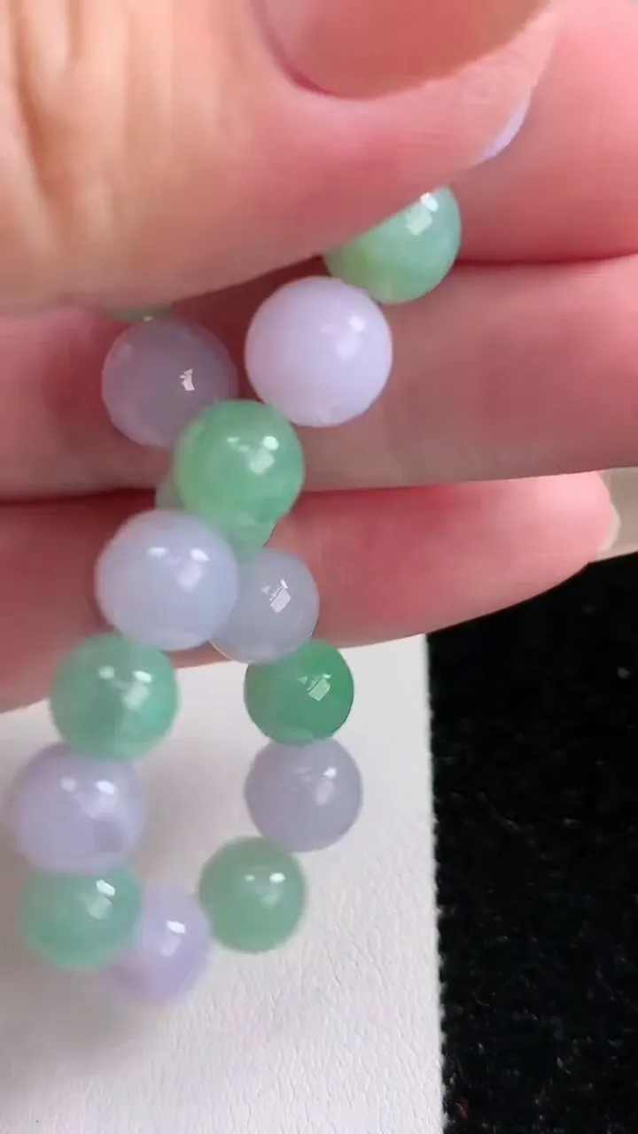 天然A货翡翠圆珠手串，尺寸8.8-22颗，重:24.93g12月14日
工厂直销收藏佳品,种好水足，色泽均匀，有种有色，上手高大气！