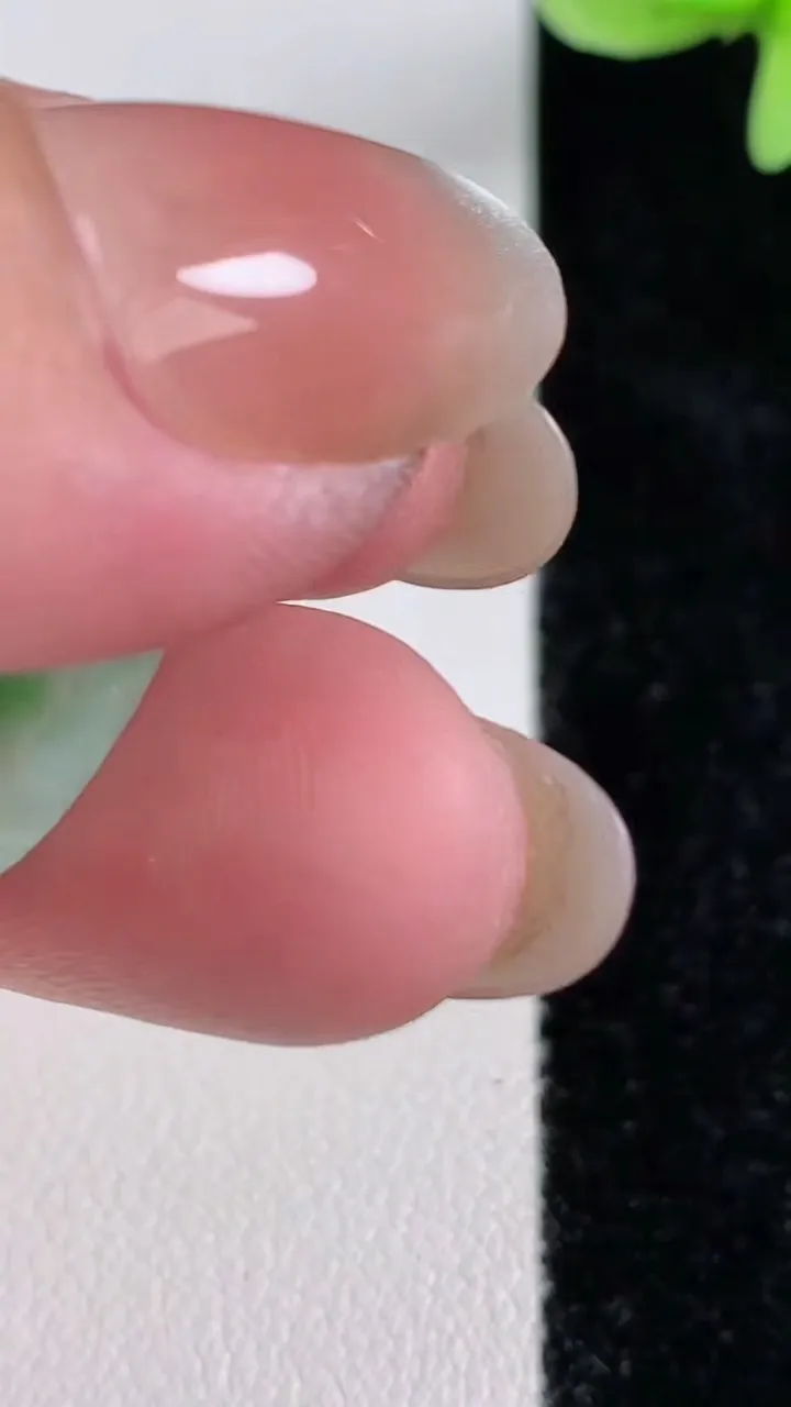 天然A货翡翠无事牌吊坠，尺寸23.7-14-2.3，重量:2.53g
12月14日