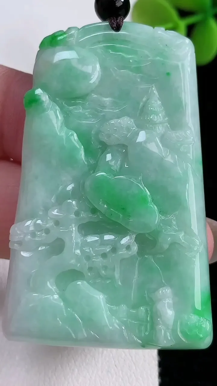 天然A货翡翠山水牌吊坠，尺寸55.8-35.5-5.8，重:25.04g
12月14日