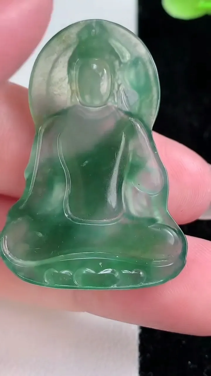 天然A货翡翠大势至菩萨吊坠，尺寸41.7-29-3.5，重量:7.67g
12月14日