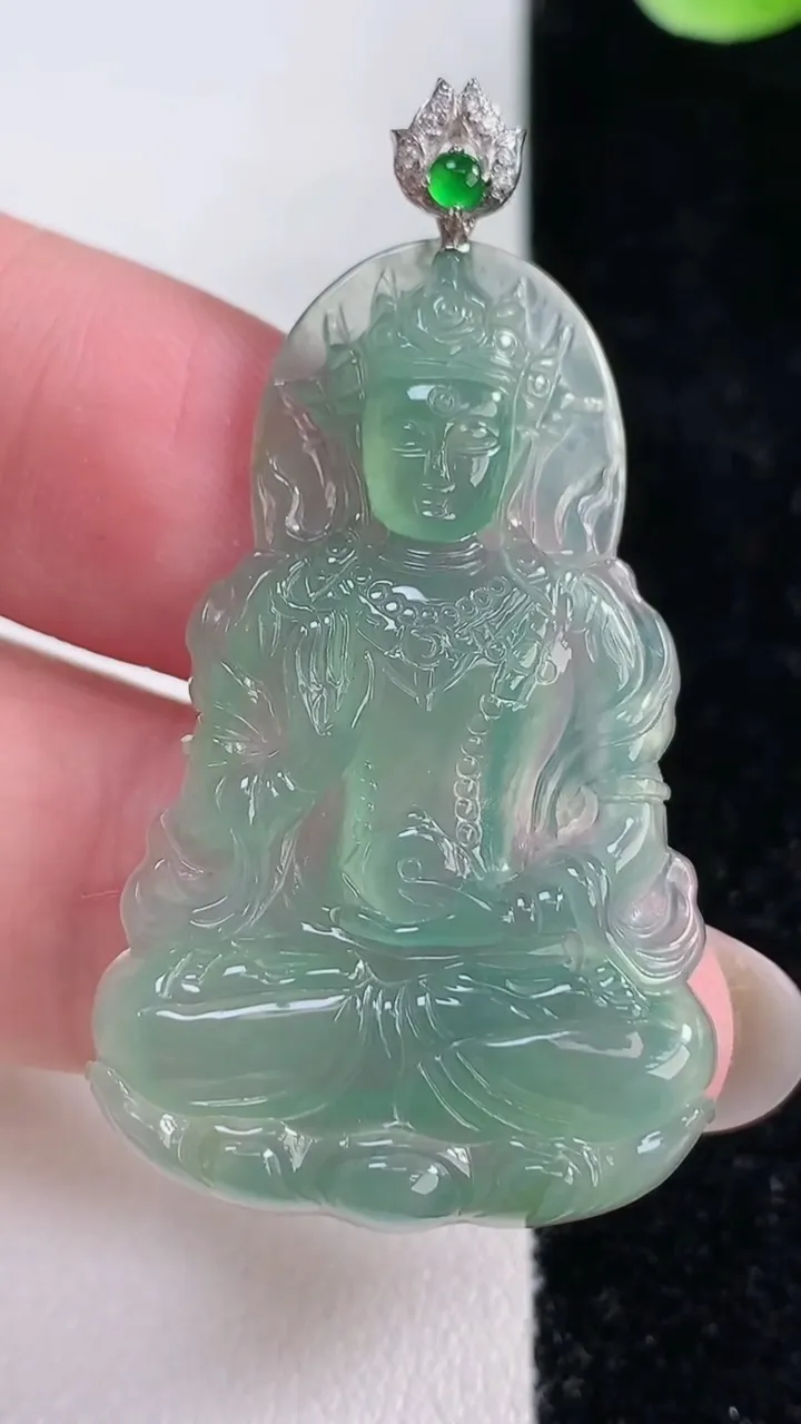 天然A货翡翠度母观音吊坠，尺寸39.6-25.2-3.5，重量:6.80g
12月14日