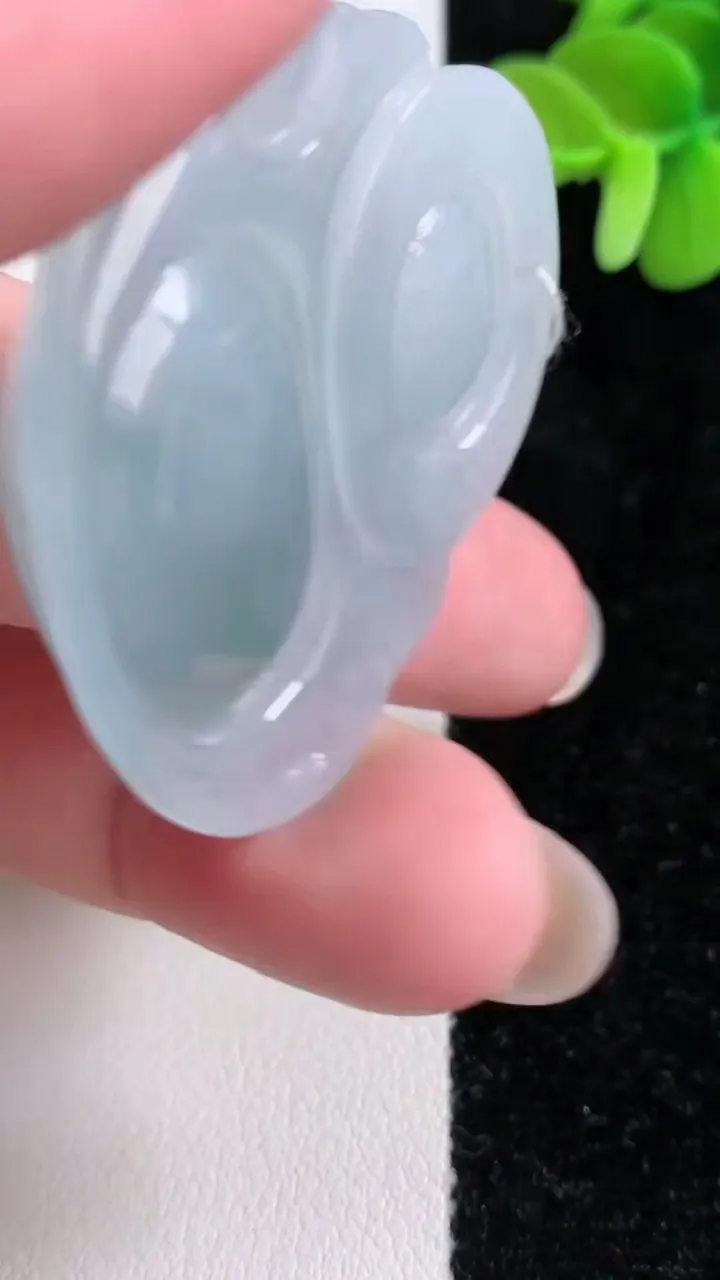 天然A货翡翠冰种飘花佛公吊坠，尺寸41.2-43.8-8.5，重量:25.44g
12月14日