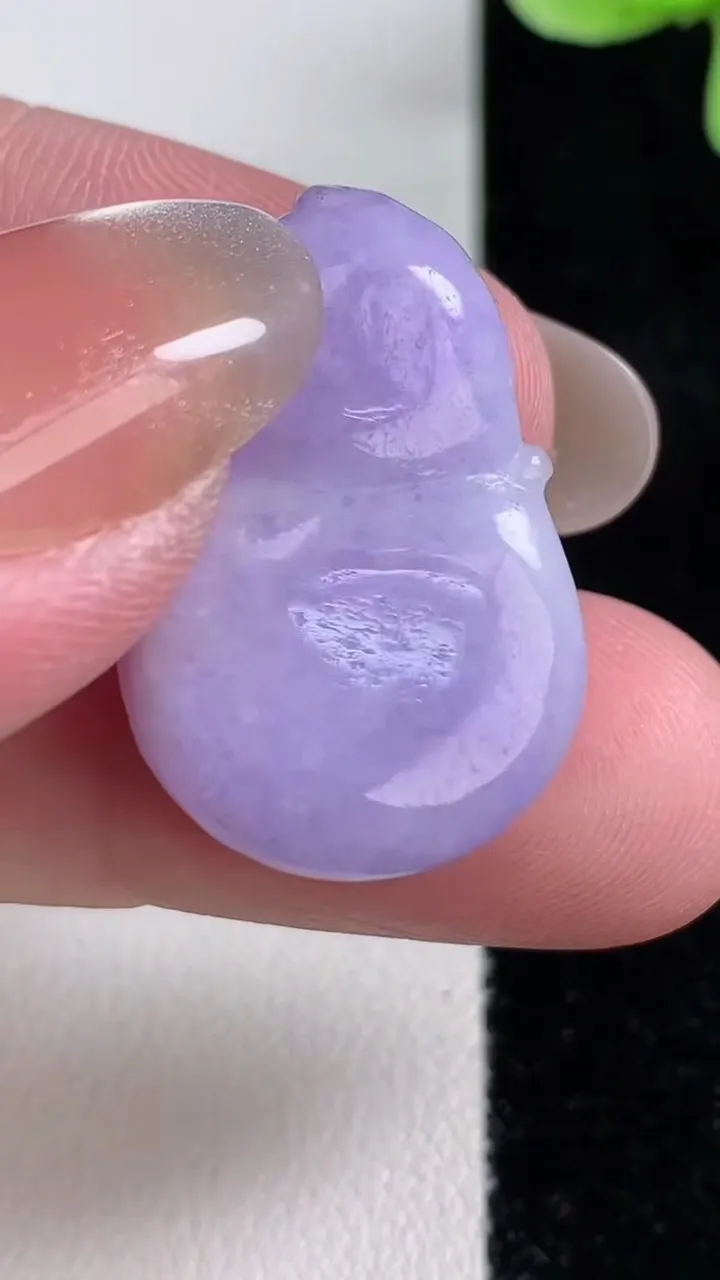 天然A货翡翠紫罗兰葫芦镶嵌件，尺寸27-18-9，重量:8.85g
12月14日