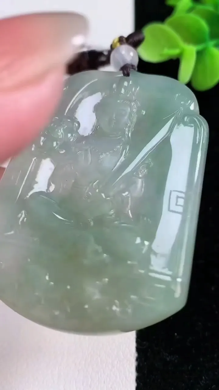 天然A货翡翠虚空藏菩萨吊坠，尺寸52-41-4.8，重量:29.48g
12月14日