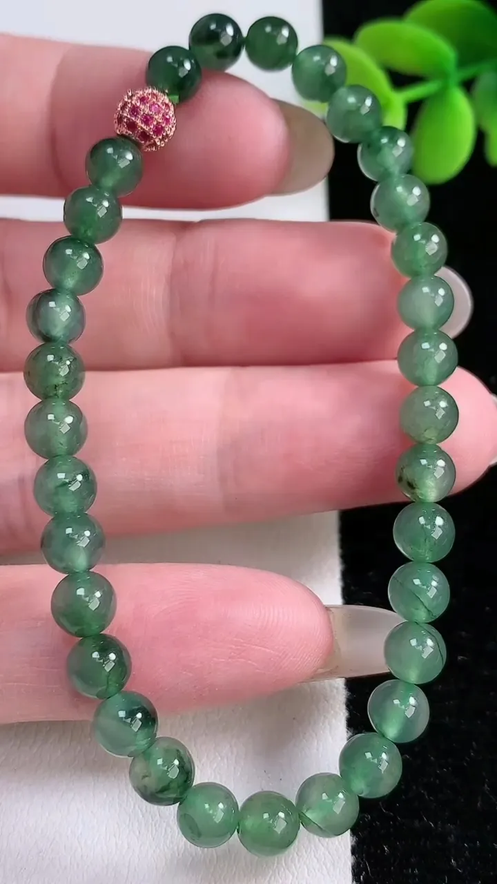 天然A货翡翠圆珠手串，尺寸5.7-32颗，重:11.02g12月14日
工厂直销收藏佳品,种好水足，