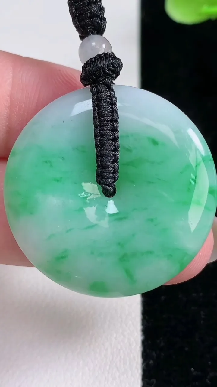 天然A货翡翠平安扣吊坠，尺寸32-5.2，重量:12.95g
12月14日