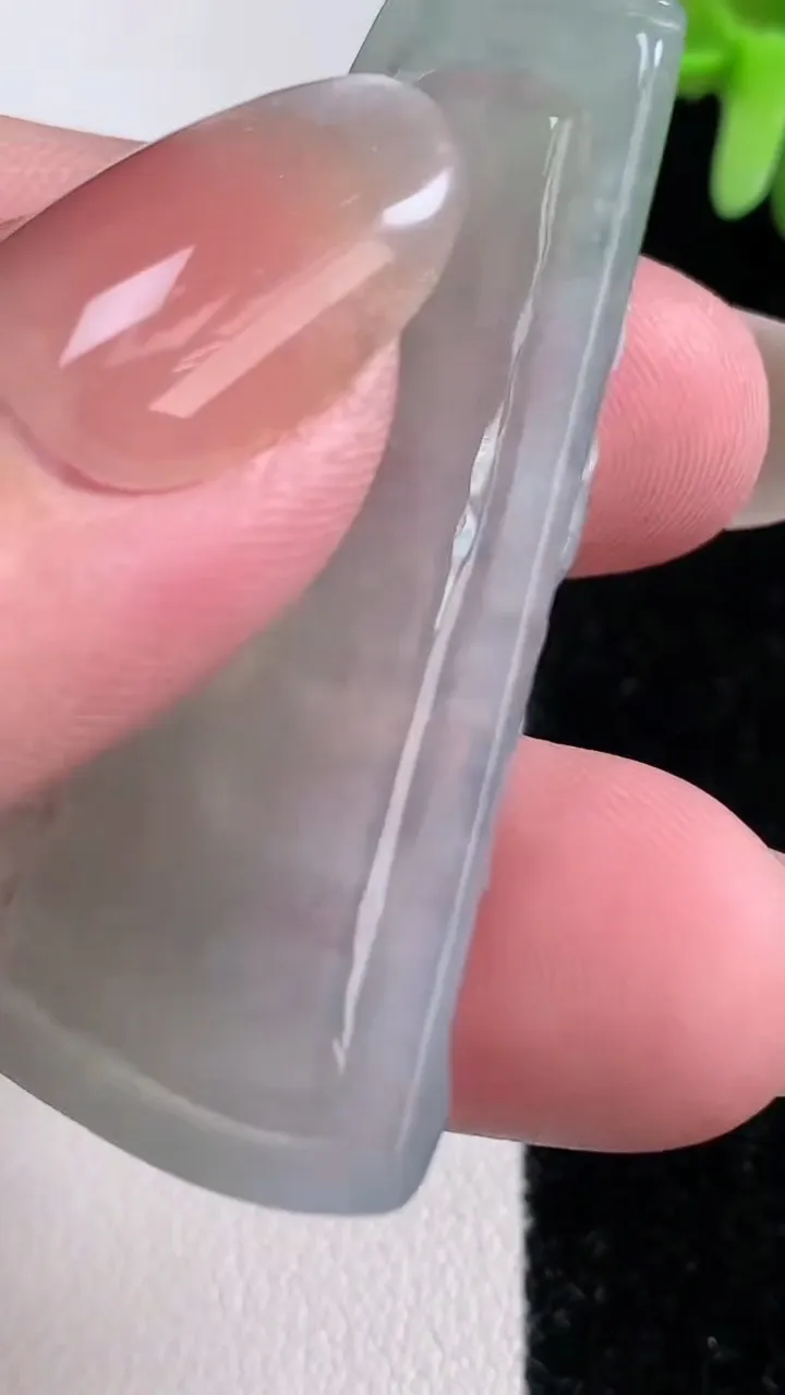 天然A货翡翠梅花鹿吊坠，尺寸48.6-23.6-6.4，重量:12.59g
12月14日