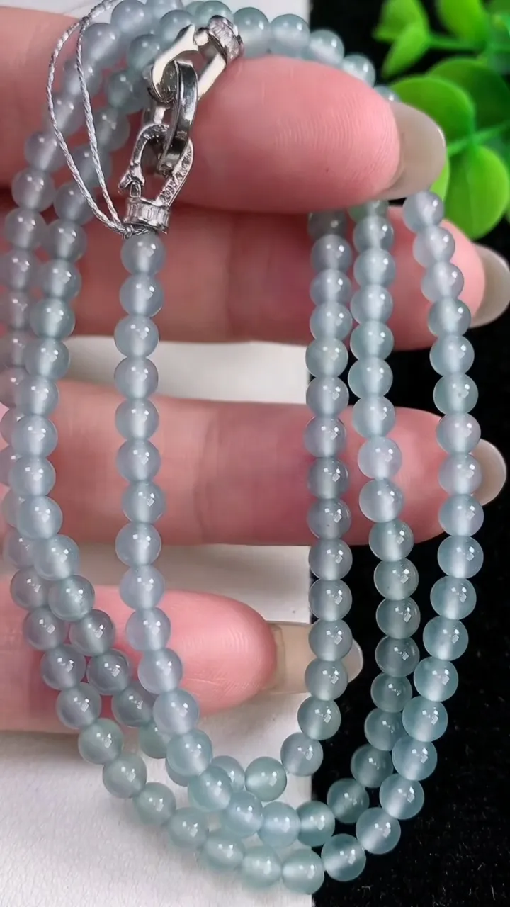 天然A货翡翠种蓝水小米珠项链，尺寸4-138颗，重量:21.30g12月14日
工厂直销收藏佳品,种好水足，色泽均匀，有种有色，上手高大气！