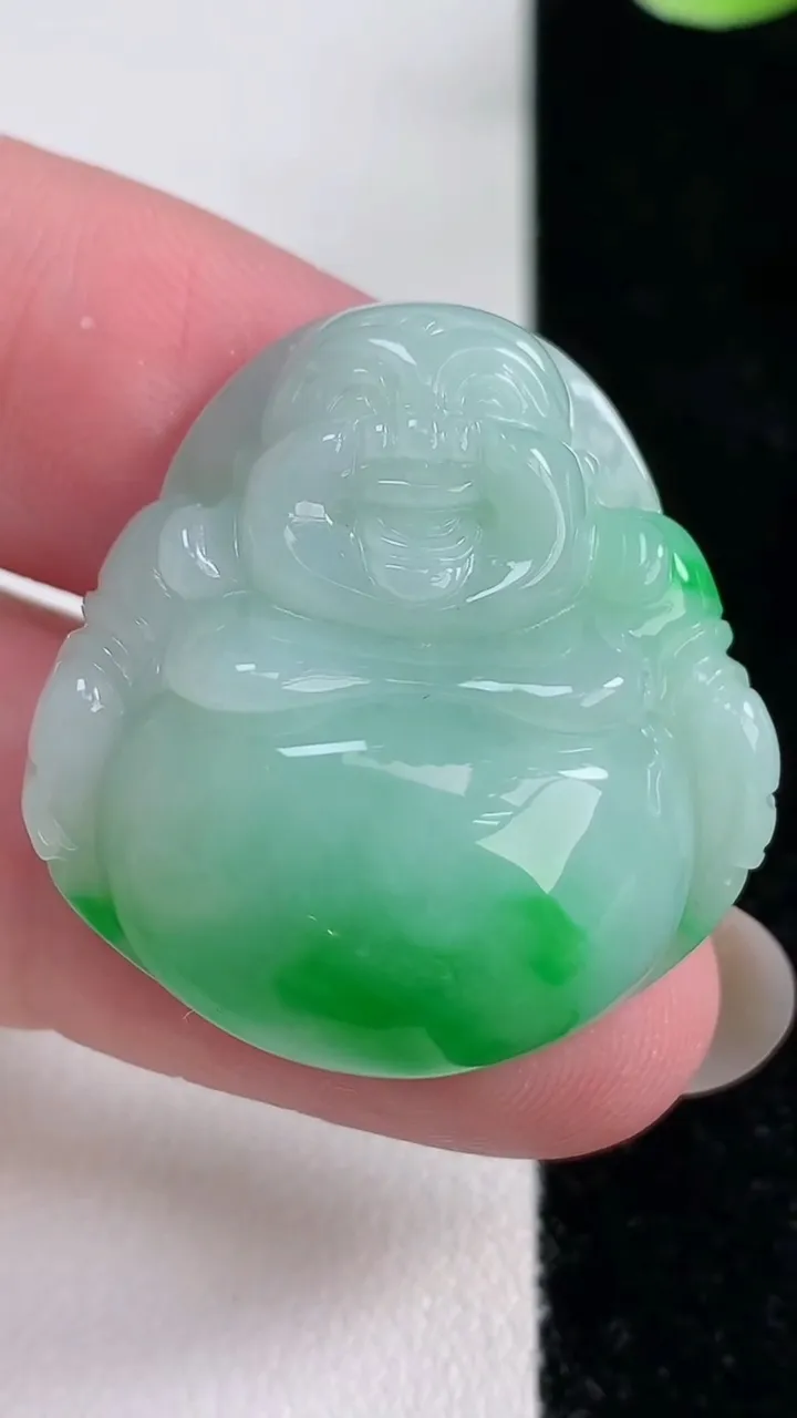 天然A货翡翠佛公吊坠，尺寸28.8-28.2-8.2，重量:13.11g
12月14日