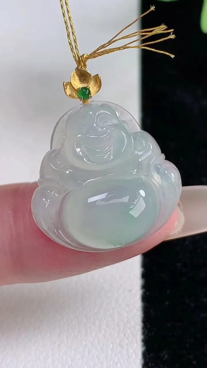 天然A货翡翠佛公吊坠，尺寸21-21.4-5.8，重量:4.01g
12月14日