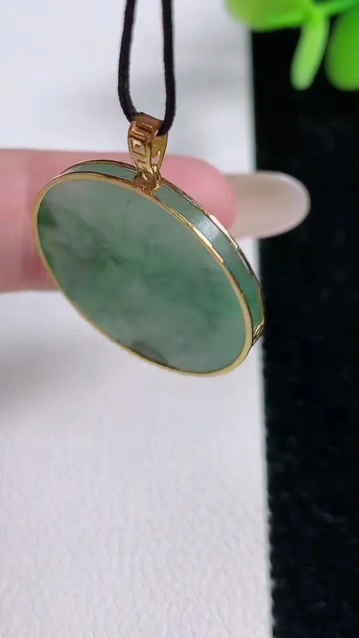 天然A货翡翠无事牌吊坠，尺寸24.5-2.5，重:3.55g
12月14日