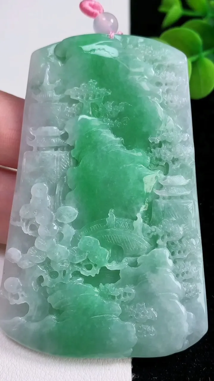 天然A货翡翠山水牌吊坠，尺寸74.8-49.8-5.6，重量:48.22g
12月14日