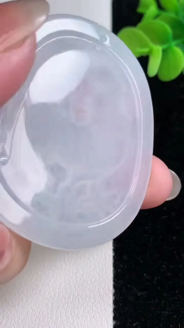 天然A货翡翠生肖鸡吊坠，尺寸53.4-46.5-3.3，重量:22.23g
12月14日