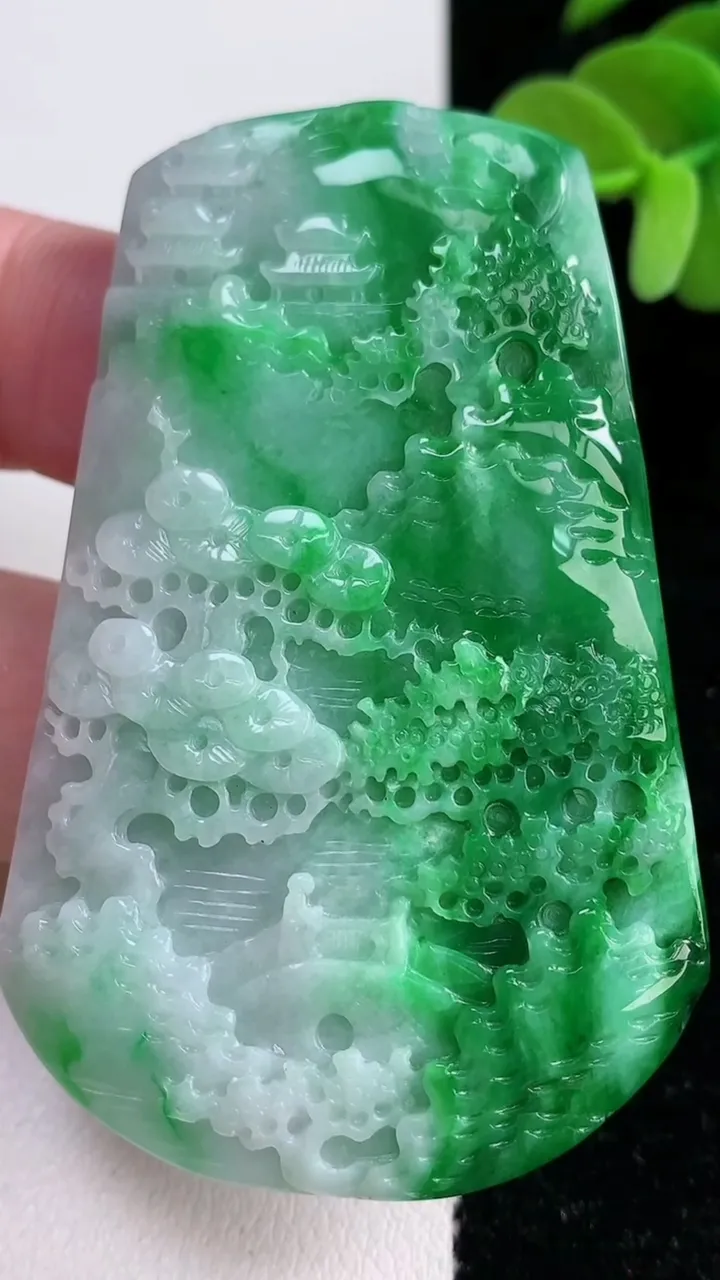 天然A货翡翠山水牌吊坠，尺寸63.2-41-6，重量:33.93g
12月14日