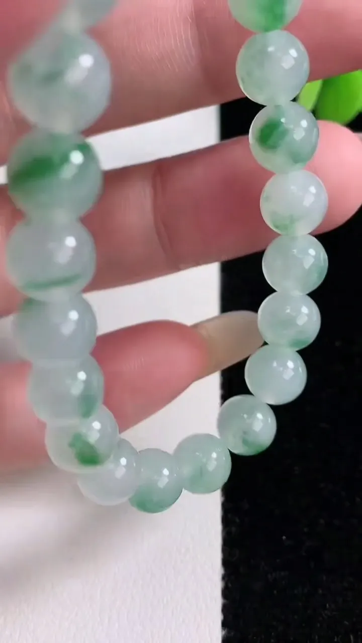 天然A货翡翠圆珠手串，尺寸7.5-24颗，重量:21.45g12月14日
工厂直销收藏佳品,种好水足，色泽均匀，有种有色，上手高大气！