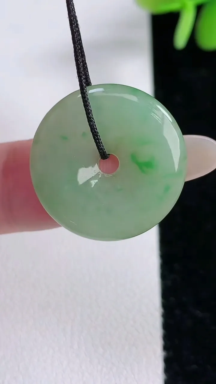 天然A货翡翠平安扣吊坠，尺寸23-3.4，重:3.64g
12月14日