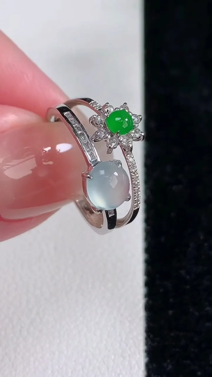 天然A货翡翠蛋面戒指，尺寸17.6-6-5.5-3.8，重量:2.20g2025年12月14日
工厂