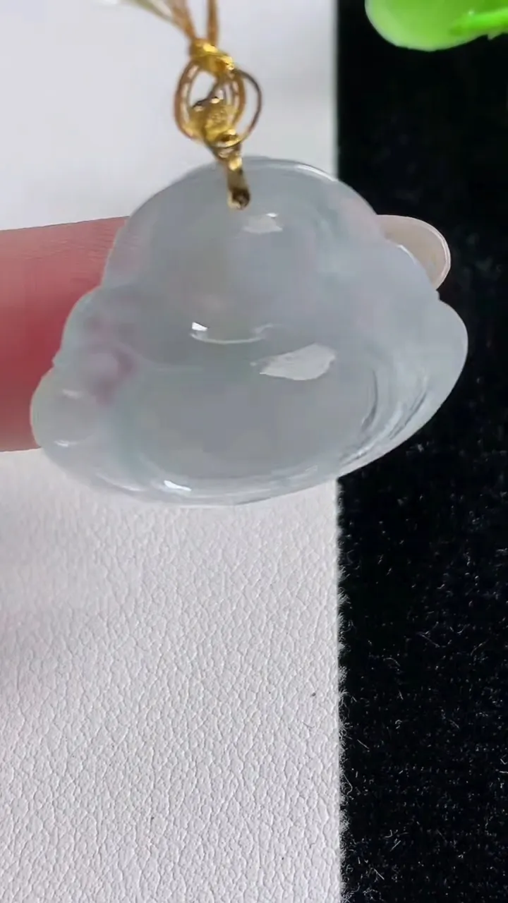 天然A货翡翠种白冰佛公吊坠，尺寸23.5-28.4-5.7，重量:5.68g
12月14日