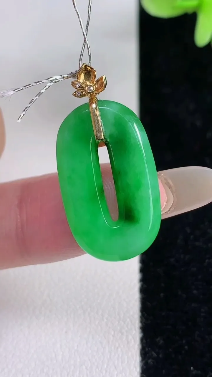 天然A货翡翠福贝吊坠，尺寸24-14.4-3，重量:3.32g
12月14日