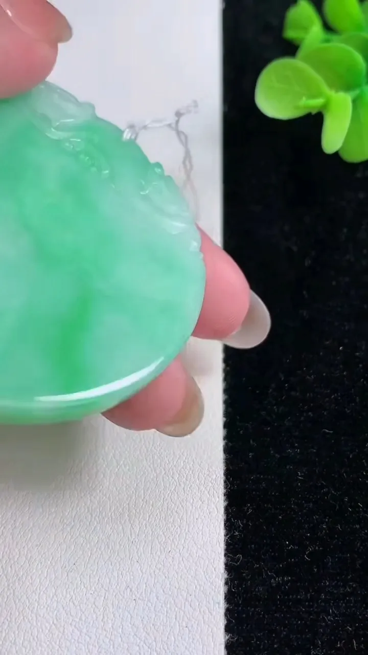 天然A货翡翠复古龙牌吊坠，尺寸53.4-5.4，重量:40.61g
12月14日