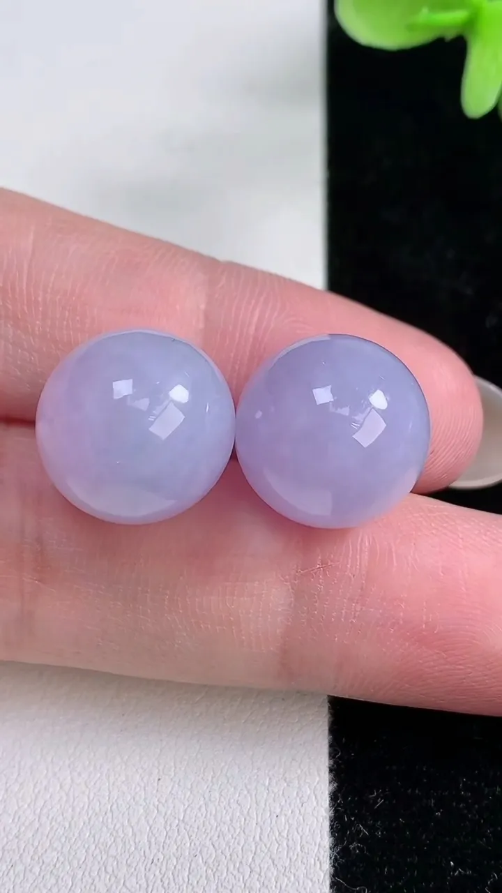 天然A货翡翠紫罗兰圆珠镶嵌件一对，尺寸14.3，重量:11.28g12月14日
工厂直销收藏佳品,种