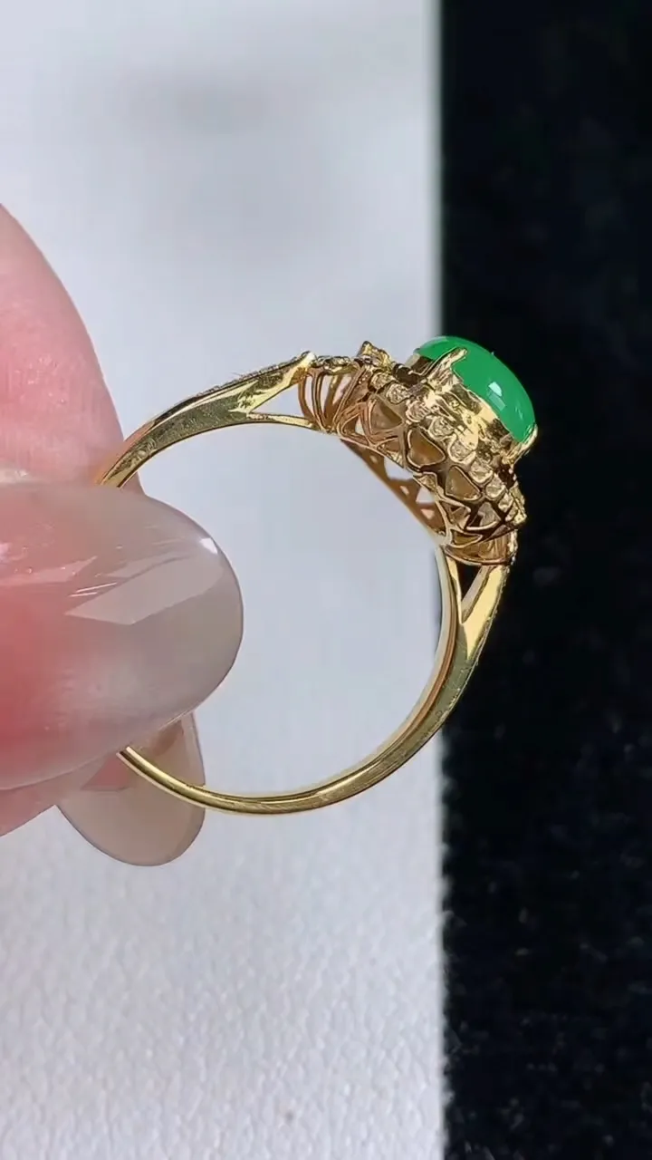 天然A货翡翠水滴戒指，尺寸17.7-9-6.5-6.7，重量:2.36g2025年12月14日
工厂直销收藏佳品,种好水足，色泽均匀，有种有色，上手高大气！