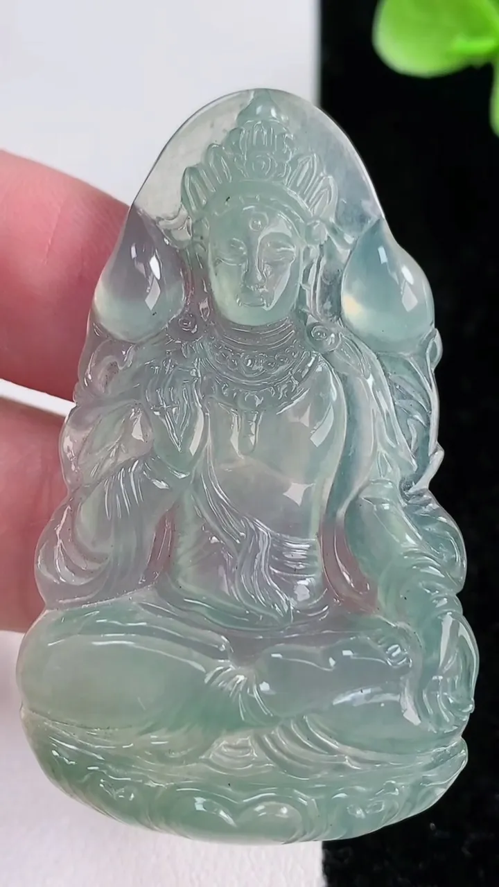 天然A货翡翠度母观音吊坠，尺寸53.2-31.7-4，重量:12.34g
12月14日