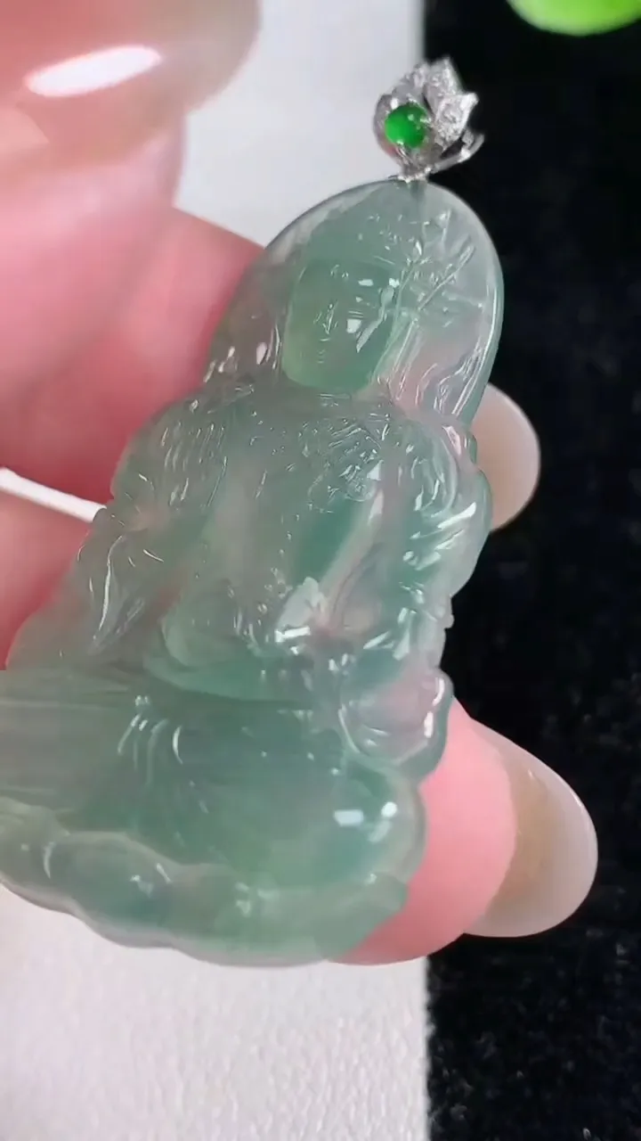 天然A货翡翠度母观音吊坠，尺寸39.6-25.2-3.5，重量:6.80g
12月14日