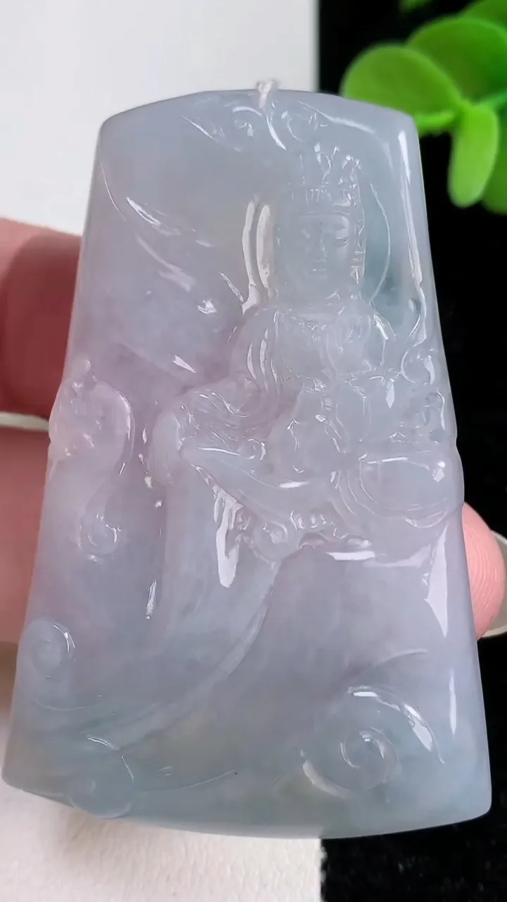 天然A货翡翠大势至菩萨吊坠，尺寸57.7-38.7-5.2，重量:26.64g
12月14日