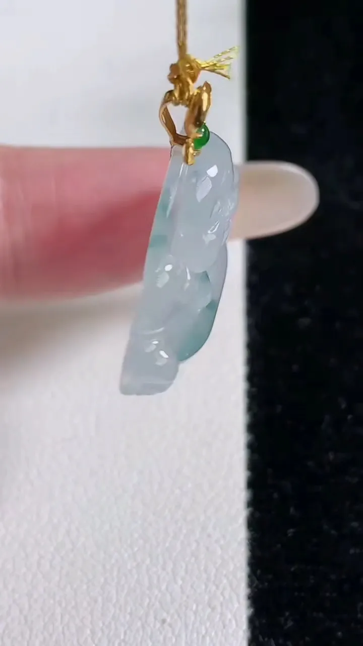 天然A货翡翠种飘花佛公吊坠，尺寸22.6-25-5.8，重量:5.28g
12月14日