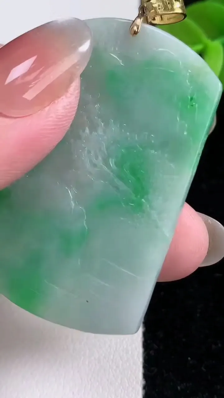 天然A货翡翠山水牌吊坠，尺寸48.8-33-5，重量:24.22g
12月14日