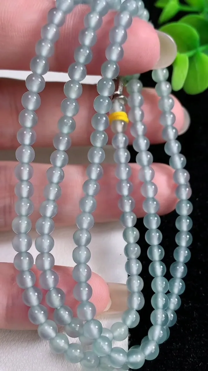 天然A货翡翠种蓝水小米珠项链，尺寸4-138颗，重量:20.64g12月14日
工厂直销收藏佳品,种好水足，色泽均匀，有种有色，上手高大气！