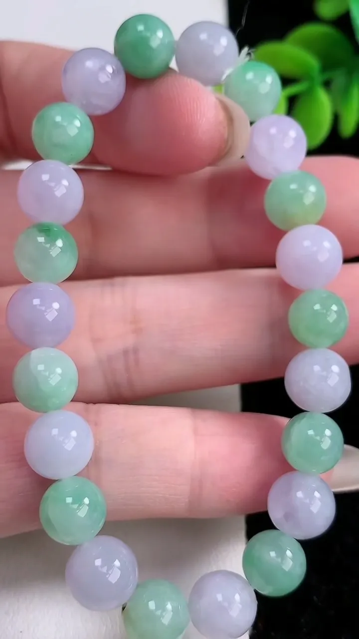 天然A货翡翠圆珠手串，尺寸8.8-22颗，重:24.93g12月14日
工厂直销收藏佳品,种好水足，色泽均匀，有种有色，上手高大气！