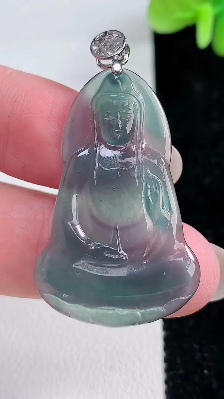天然A货翡翠925银蓝水观音菩萨吊坠，尺寸46-24.5-6，重:4.02g
12月14日