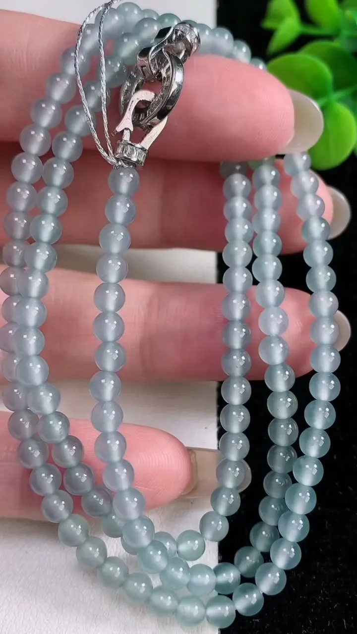 天然A货翡翠种蓝水小米珠项链，尺寸4-138颗，重量:21.30g12月14日
工厂直销收藏佳品,种好水足，色泽均匀，有种有色，上手高大气！
