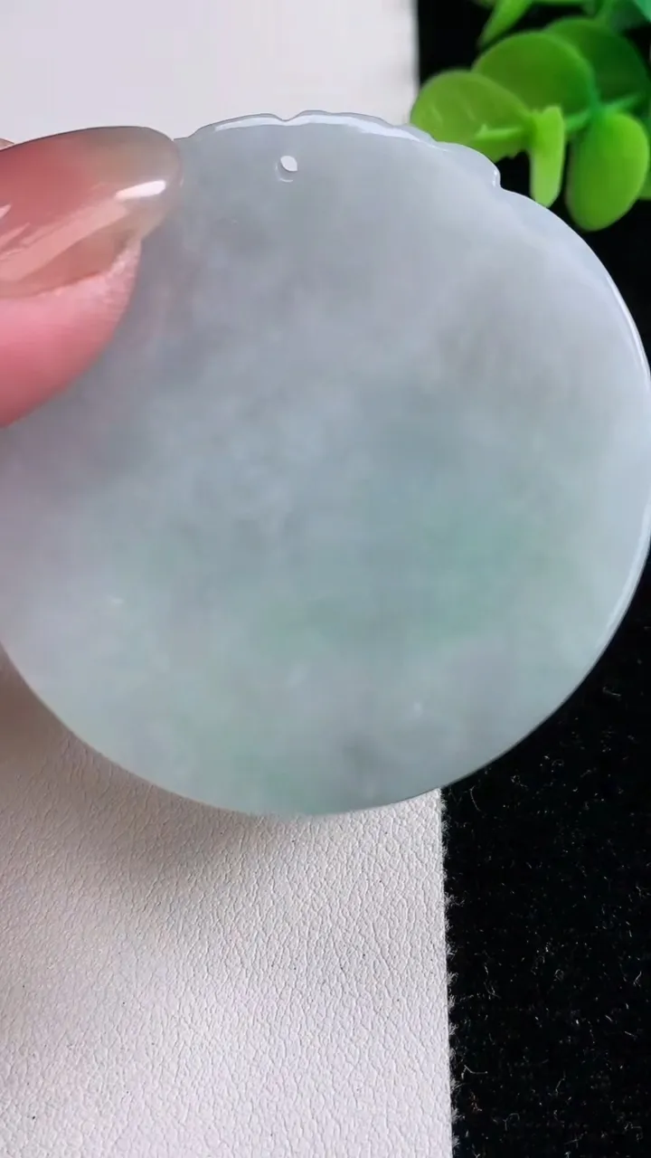 天然A货翡翠生肖猪吊坠，尺寸50.8-49.3-6，重:22.71g
12月14日