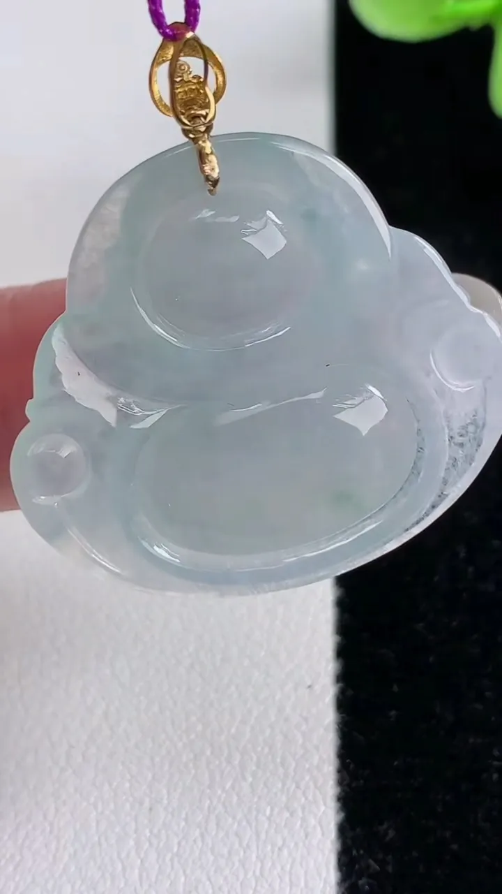 天然A货翡翠佛公吊坠，尺寸27.6-30.7-5.4，重量:7.35g
12月14日