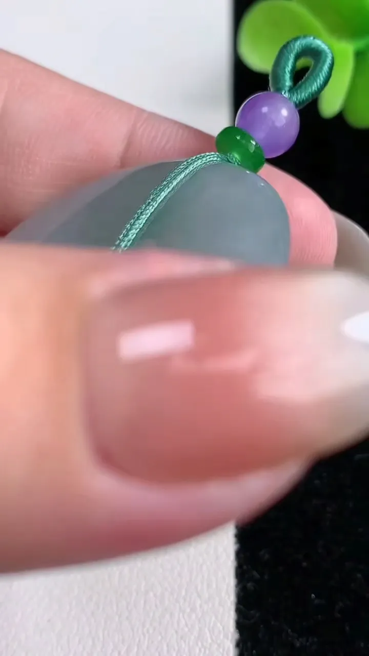 天然A货翡翠冰种飘花平安扣吊坠，尺寸35.8-5.7，重量:16.42g
12月14日