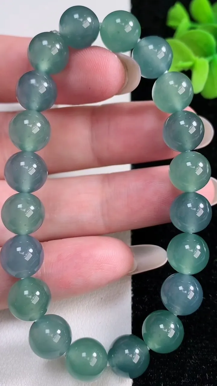 天然A货翡翠圆珠手串，尺寸9.3-20颗，重量:32.98g12月14日
工厂直销收藏佳品,种好水足