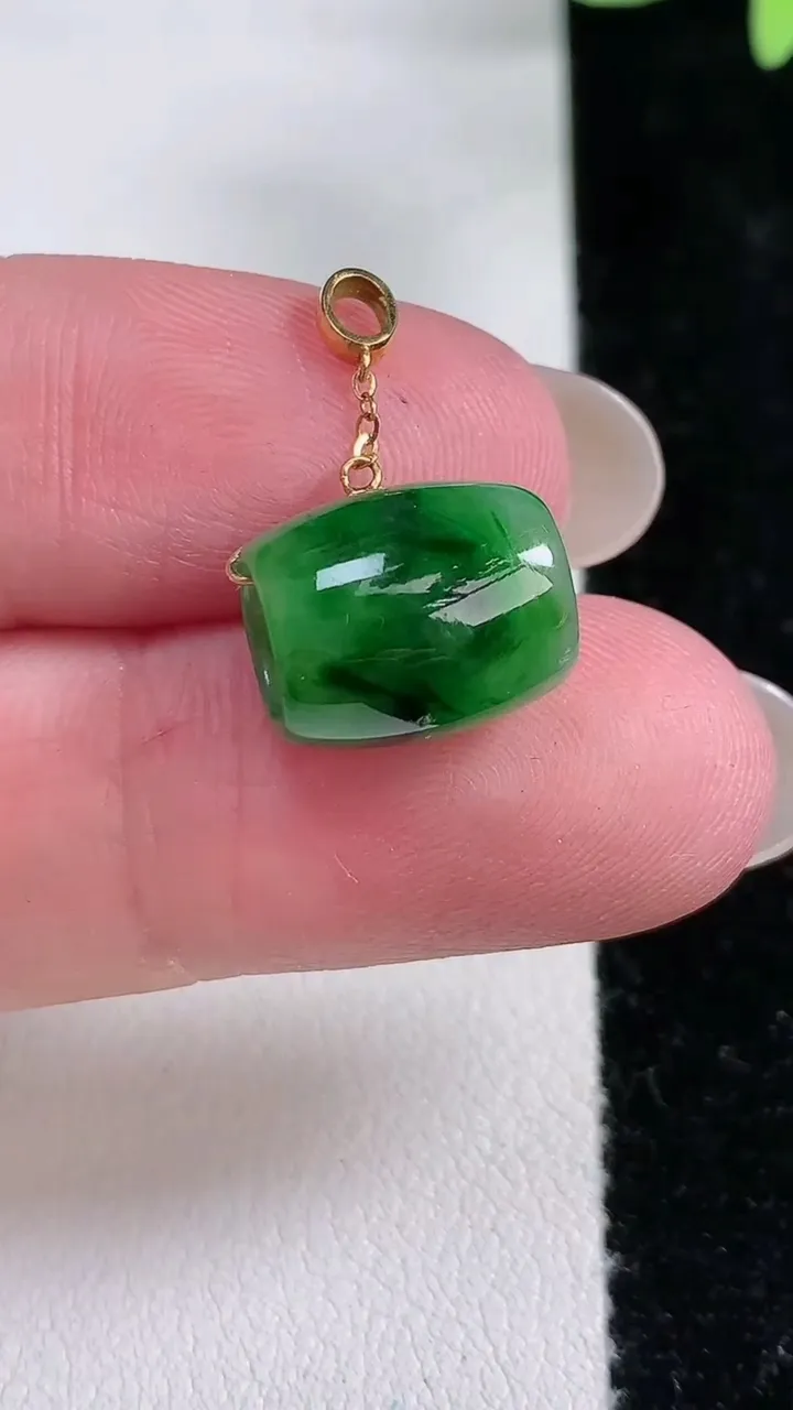 天然A货翡翠路路通吊坠，尺寸15.6-10.3，重:1.90g
12月14日