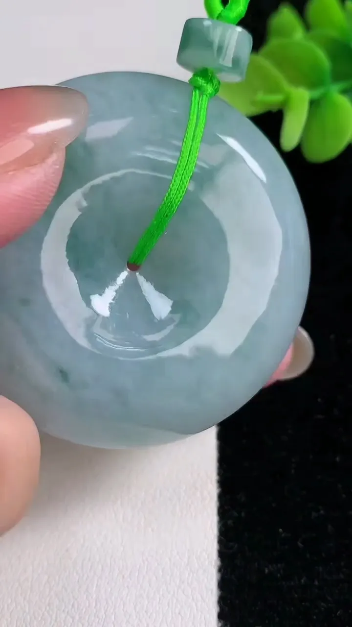 天然A货翡翠飘花平安扣吊坠，尺寸49-12，重量:62.63g
12月14日