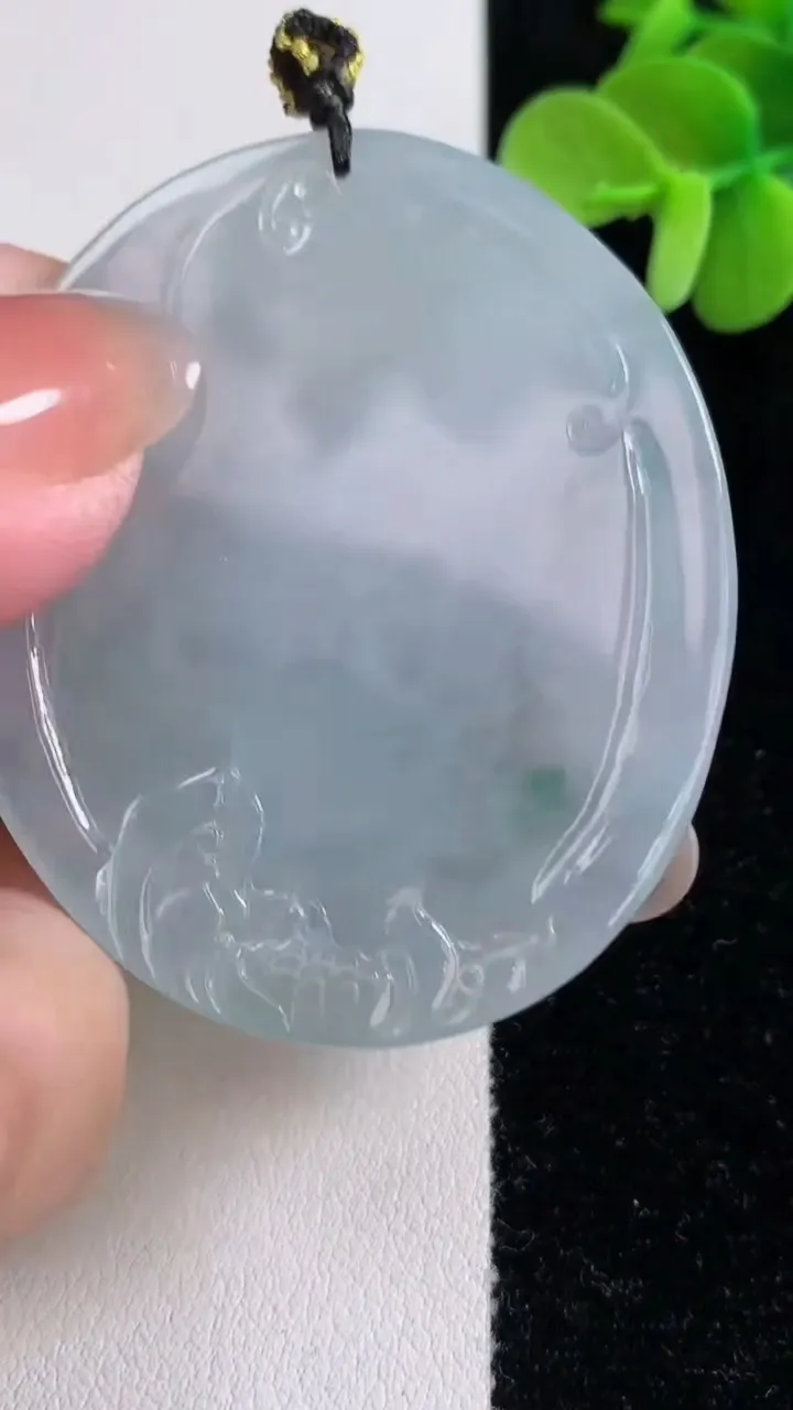 天然A货翡翠阿弥陀佛吊坠，尺寸52-43.7-5.4，重量:26.33g
12月14日