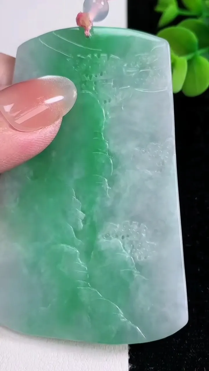 天然A货翡翠山水牌吊坠，尺寸74.8-49.8-5.6，重量:48.22g
12月14日