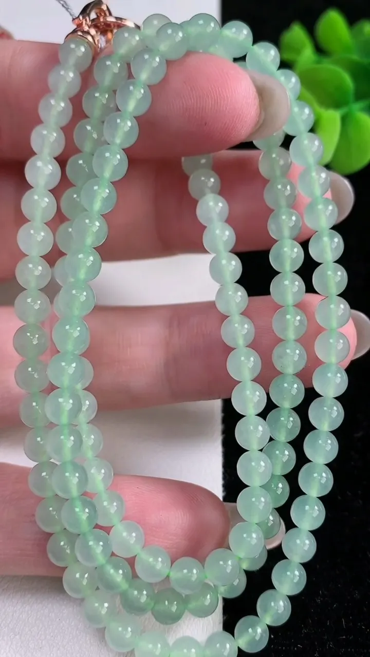 天然A货翡翠圆珠项链，尺寸4.5-118颗，重量:26.64g
12月14日