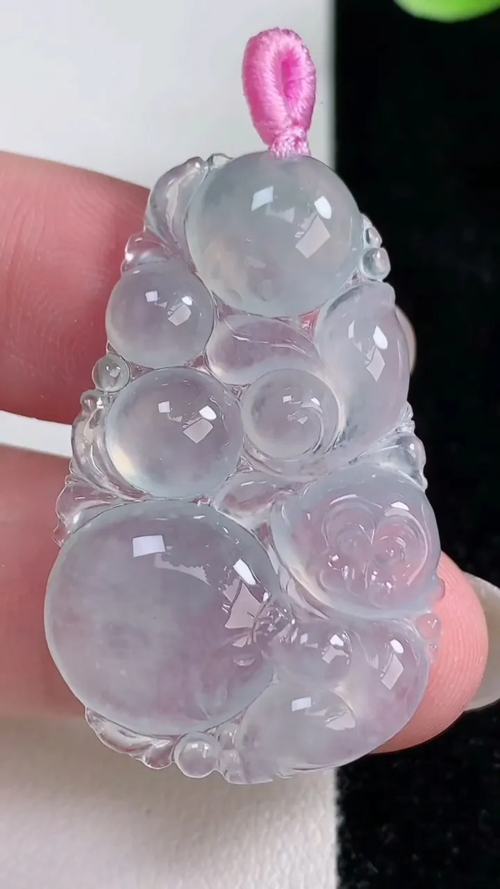 天然A货翡翠生肖猴吊坠，尺寸38.3-24.2-4.2，重量:6.89g
12月14日